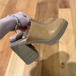 Universal Thread Tan Block Heel Mules